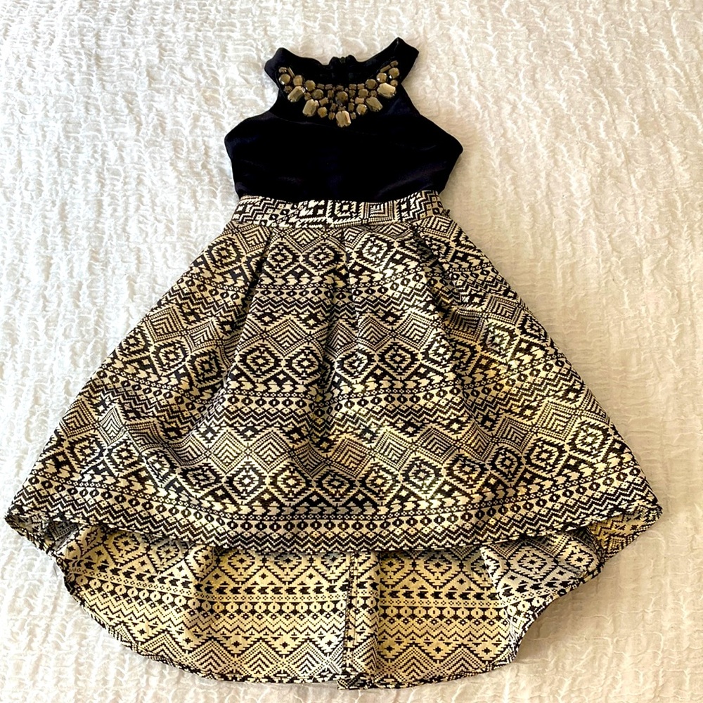 Little Girl’s Size 7 - Special Occasion Dress: Gold & Black. Beautiful fabric!